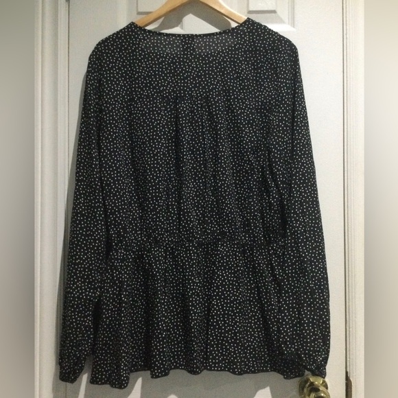 BNWT Lilian 100% Rayon Black and White V-Neck Polka Dot Blouse - Picture 5 of 5